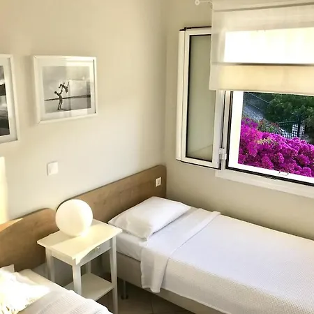 Armonia & Pool House, Stunning Views, Private Pool, Peaceful Location, Ideal For Two Families! Ευρετή