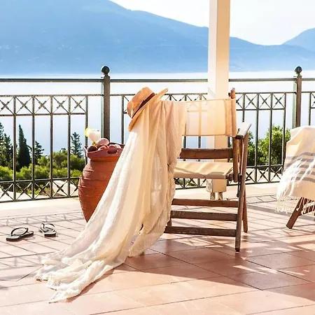 Villa Armonia & Pool House, Stunning Views, Private Pool, Peaceful Location, Ideal For Two Families! Evretí