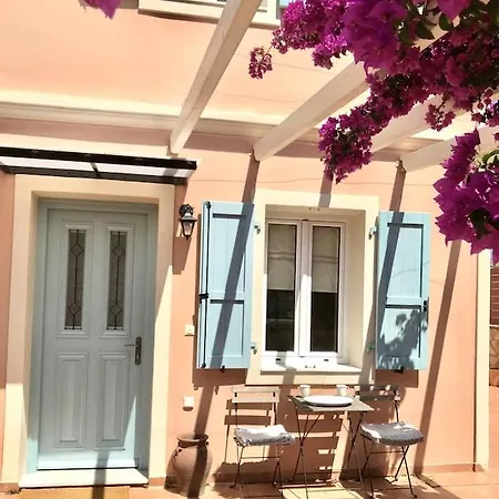 Villa Armonia & Pool House, Stunning Views, Private Pool, Peaceful Location, Ideal For Two Families! Evretí